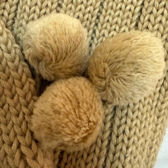 Guy Laroche Wool Scarf – Beige Knit with Real Fur Pom Poms - Picture 10 of 11
